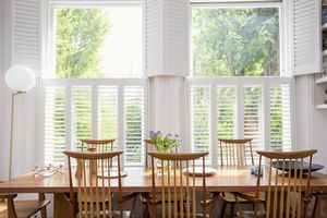 dining to window- click for photo gallery